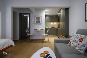 Titanic - Deluxe Athenian Studio in Plaka