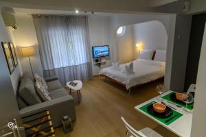 Titanic - Deluxe Athenian Studio in Plaka