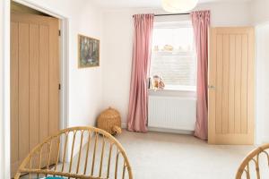 Family Friendly Sleeps 6 in Exmouth By The Sea
