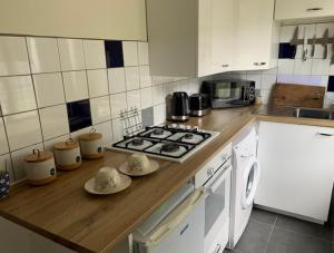 1 Bed Cottage - Sleeps 2 - Garden - Parking - Wifi