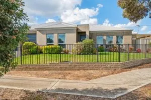 Enfield Executive - Broadview