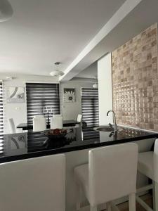 Diamond Hotel & Restaurant