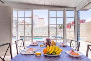 Cozy villa in Madroñal de Fañabe with large private pool