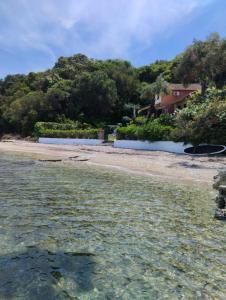 Beachfront Romantica place