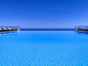 Le COQ -Splendide vue -magnifique piscine -Parking