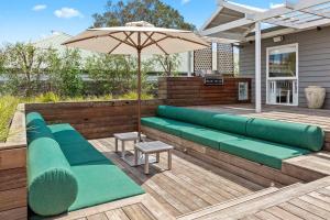 The Deck on Donalda - Sorrento poolside oasis