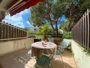 Studio 4 couchages avec grande terrasse en rez-de-jardin à deux pas des plages