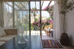 Elias 1-Bedroom Apartment on the beach with pool