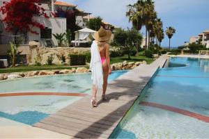 Elias 1-Bedroom Apartment on the beach with pool
