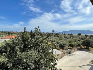75sqm Perdika Aegina luxury family apartment με θέα βουνό και θάλασσα 75τμ