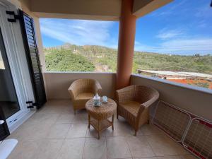 75sqm Perdika Aegina luxury family apartment με θέα βουνό και θάλασσα 75τμ