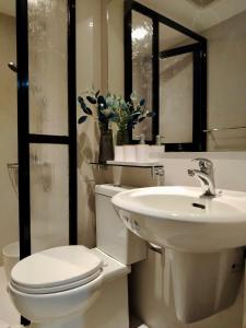 Aurora Oasis Suite by Sweet Serenity Lodging