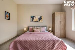 Arcadian Manor with Indoor Pool Indoor-Outdoor Games at Varanasi by StayVista