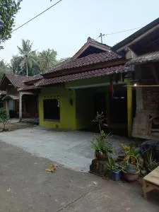 Home Stay Ajeng - 马格朗