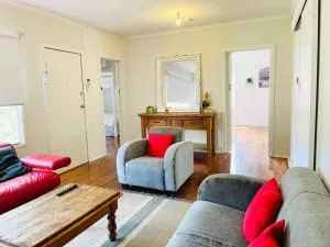 D122 Lovely London Home - Broadmeadows