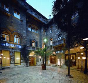 La Rosetta hotel, 
Perugia, Italy.
The photo picture quality can be
variable. We apologize if the
quality is of an unacceptable
level.