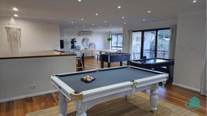 Splendour Hideaway - Luxury pool at Caves Beach