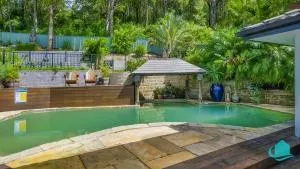 Splendour Hideaway - Luxury pool at Caves Beach - Murrays Beach