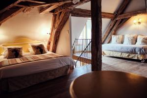 Hotels Hostellerie de la Tour d'Auxois : Suite Familiale