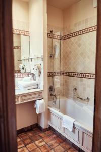Hotels Hostellerie de la Tour d'Auxois : photos des chambres