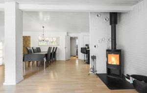 Amazing Home In Ebeltoft With Wifi