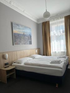 Double Room with private shower and Shared WC room in Hotel Kieler Hof