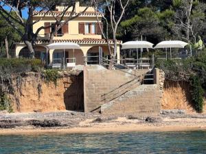 Villa Alex on the beach with sea view