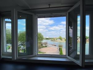 Hotels Best Western Le Cheval Blanc -Vue sur le port-plein centre ville : photos des chambres