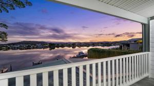 Riverside Retreat - Absolute Waterfront by HolidayCo