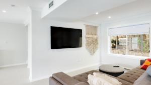 Riverside Retreat - Absolute Waterfront by HolidayCo