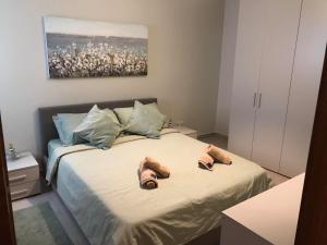 Spacious 3 bedroom central located with sea views