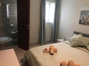 Spacious 3 bedroom central located with sea views