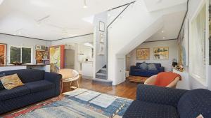 Short Stroll to Killcare Beach by HolidayCo