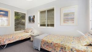 Short Stroll to Killcare Beach by HolidayCo