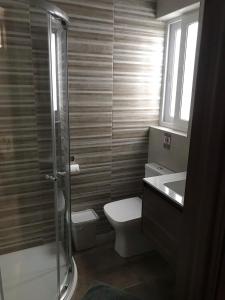 Spacious 3 bedroom central located with sea views