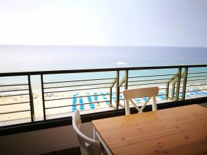 Playa de Levante *frente al mar*