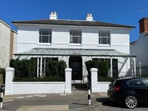 The Wight House B&B - Wootton