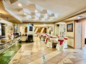 Kharaa Hotel & Restaurant