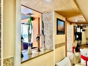 Kharaa Hotel & Restaurant
