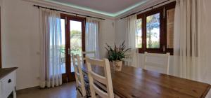 Villa con jardin cerca de la playa