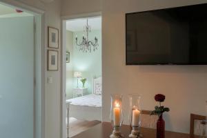 Mon Repos Deluxe Apartment by Corfuescapes