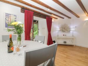 4 Barton Cottages