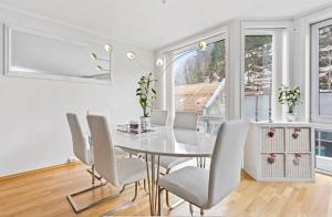 Arendalsuka - 3 roms leilighet midt i sentrum med 6 soveplasser og parkering