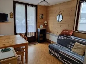 Appartement 5 personnes au pied des pistes - Chézery-Forens