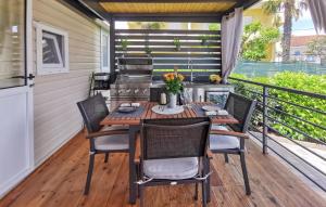 2 Bedroom Awesome Home In Vantacici