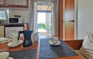 2 Bedroom Awesome Home In Vantacici 
