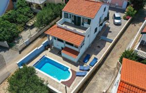 Stunning Home In Slatine With Kitchen