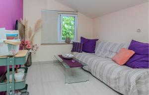 Gorgeous Apartment In Nin With Wifi