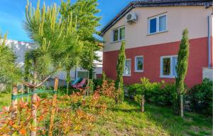 Gorgeous Apartment In Nin With Wifi