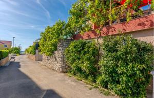 Gorgeous Apartment In Nin With Wifi